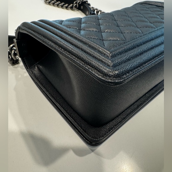 Chanel Boy Bag Old Medium Black Caviar - Picture 11 of 16